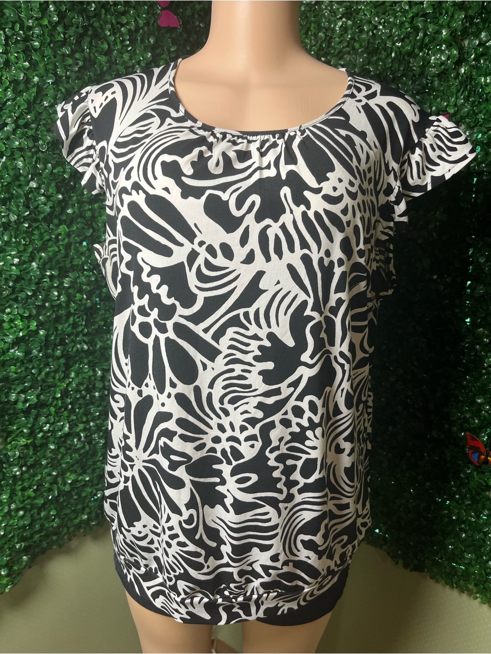 Worthington Black and White Floral Short Sleeve Blouse